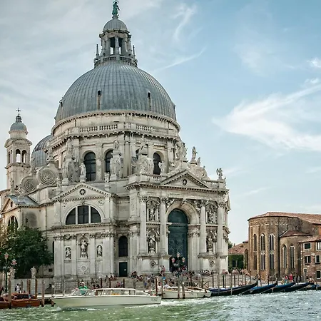 Homestay Venice منزل للإقامة *